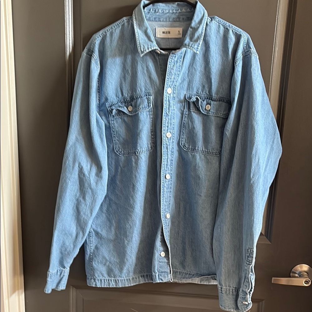 Hollister Light Blue Button Down Shirt - Picture 1 of 4